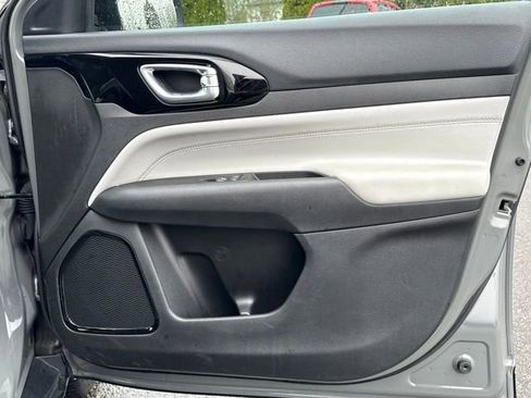 Used 2024 Jeep Compass Limited image 25