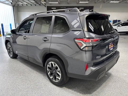 Used 2025 Subaru Forester Premium AWD/4WD image 5