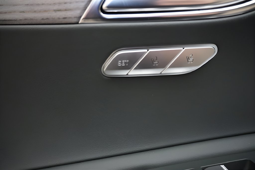 Certified 2025 Genesis GV80 2.5T Select AWD/4WD image 10