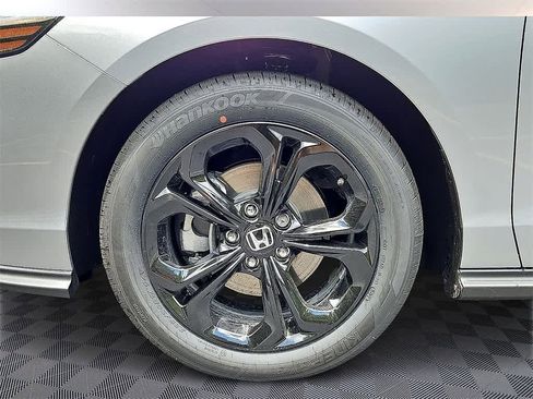 New 2025 Honda Accord SE image 5