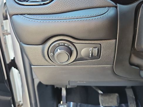 Used 2023 Dodge Durango SXT RWD image 29