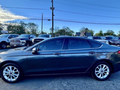 Used 2019 Ford Fusion SE FWD image 4