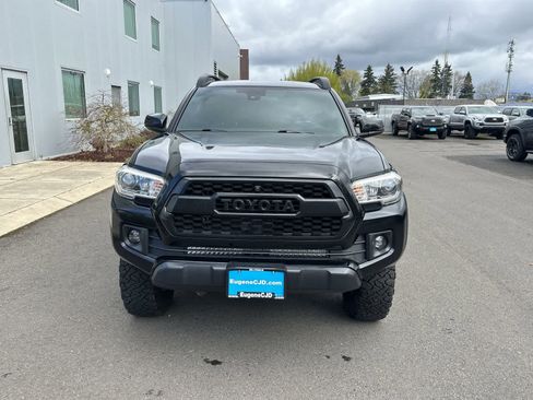 Used 2018 Toyota Tacoma TRD Off-Road image 8