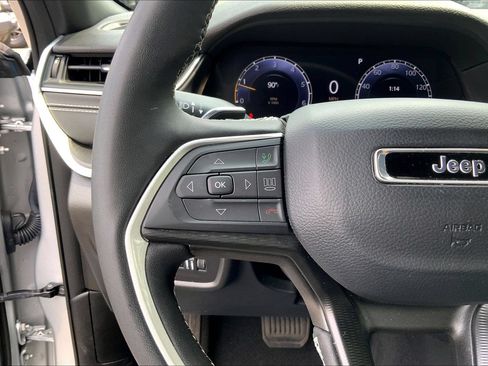 Certified 2025 Jeep Grand Cherokee Laredo X w/ Luxury Tech Group I AWD/4WD image 21