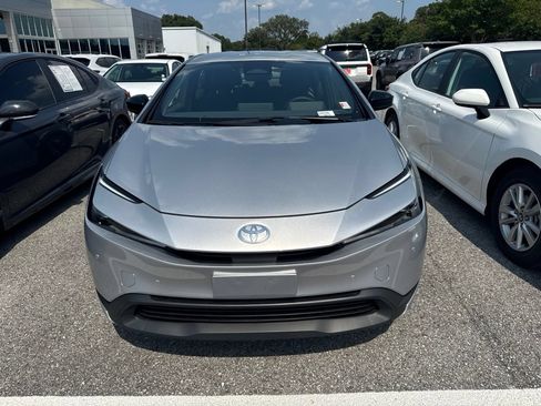 Used 2025 Toyota Prius LE FWD image 2