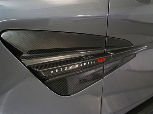 Used 2025 Aston Martin Vanquish image 23