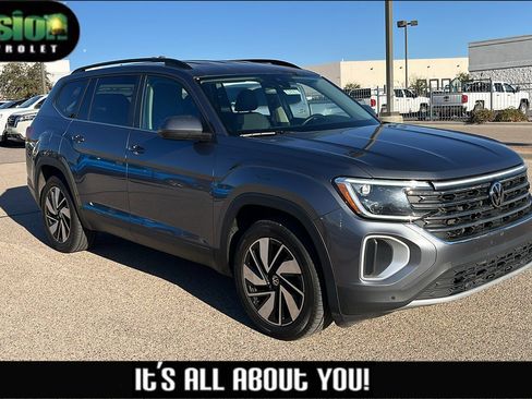 Used 2024 Volkswagen Atlas SE image 1