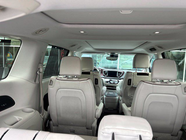 Used 2017 Chrysler Pacifica Limited FWD image 15