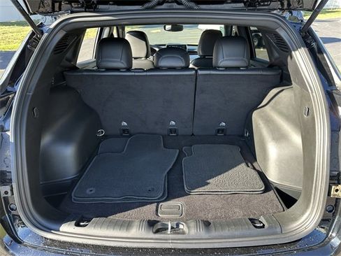 Used 2024 Jeep Compass Limited image 10