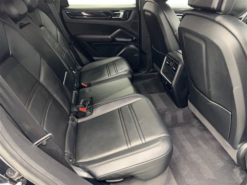 Used 2021 Porsche Cayenne Coupe image 38