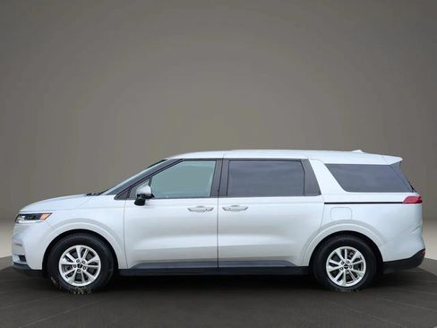 Used 2022 Kia Carnival LX FWD image 5