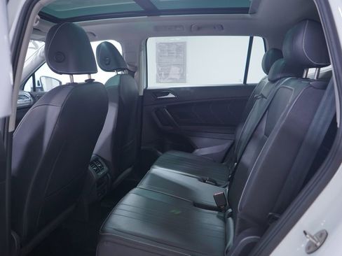 Used 2023 Volkswagen Tiguan SE w/ Panoramic Sunroof Package FWD image 9