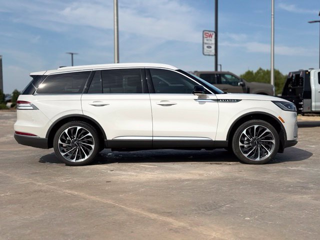Used 2025 Lincoln Aviator Reserve w/ Equipment Group 201A AWD/4WD image 8