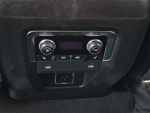 Used 2023 Chevrolet Suburban Premier image 29