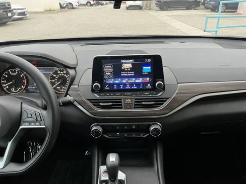 Used 2025 Nissan Altima 2.5 SV image 18