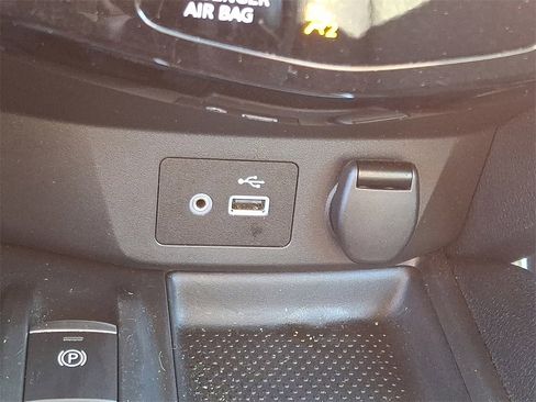 Used 2019 Nissan Rogue SV w/ Premium Package image 25