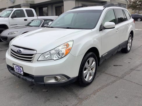Used 2010 Subaru Outback 2.5i Premium image 3