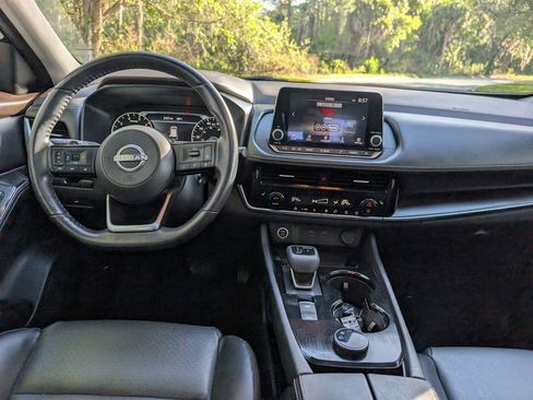 Used 2023 Nissan Rogue SV w/ SV Premium Package image 11