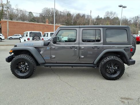 Used 2025 Jeep Wrangler Willys image 7