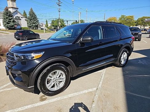 Used 2020 Ford Explorer XLT w/ Comfort Package image 9