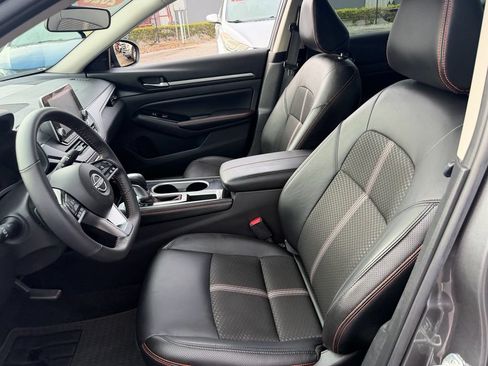 Certified 2025 Nissan Altima 2.5 SR FWD image 10