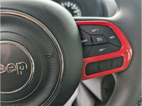 Used 2023 Jeep Renegade Latitude image 18