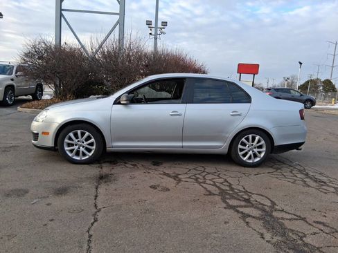 Used 2010 Volkswagen Jetta Limited Edition image 4