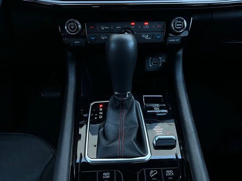 Used 2025 Jeep Compass Trailhawk image 24