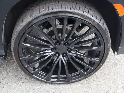 Used 2022 GMC Yukon SLT w/ SLT Premium Package image 15