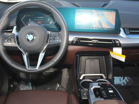 Used 2025 BMW X1 xDrive28i w/ Premium Package image 19