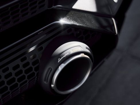 Used 2023 Lamborghini Huracan STO image 2