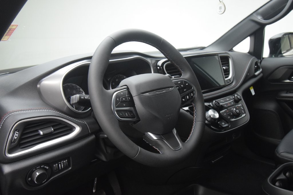 New 2027 Chrysler Pacifica Select FWD image 29
