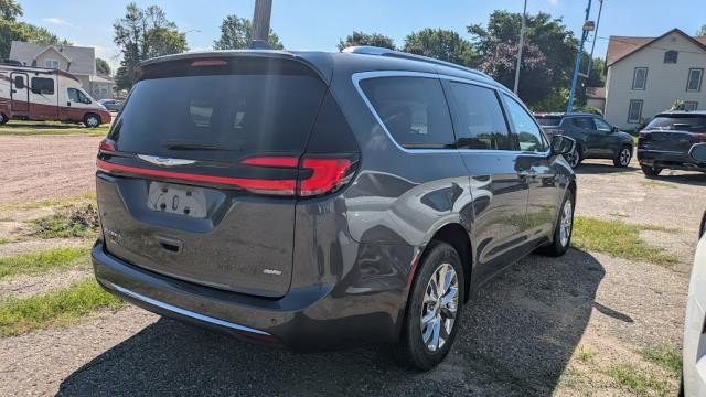 Used 2021 Chrysler Pacifica Touring-L AWD/4WD image 3