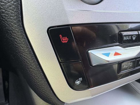 Certified 2022 Ford Explorer XLT w/ Equipment Group 202A image 27