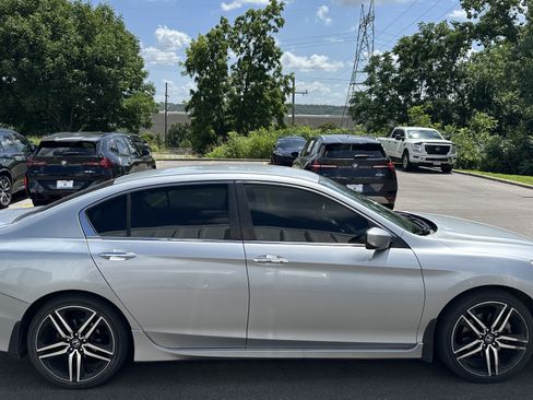 Used 2017 Honda Accord Sport image 11