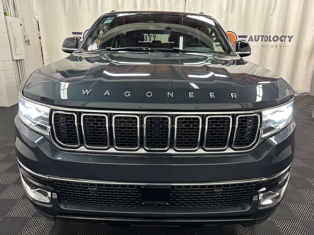 Used 2025 Jeep Wagoneer 4WD w/ Premium Group I image 4