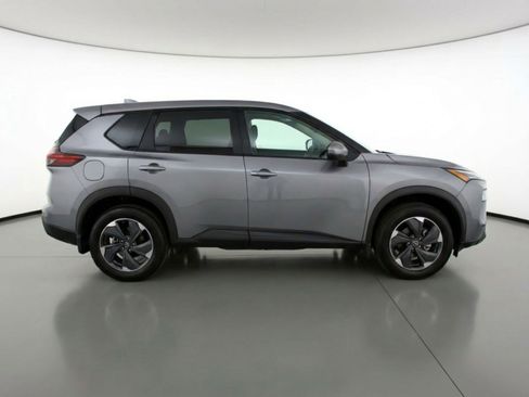 Used 2025 Nissan Rogue SV FWD image 11