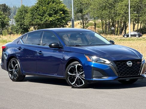 Used 2023 Nissan Altima 2.5 SR FWD image 1