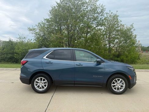 Used 2024 Chevrolet Equinox LT FWD image 2