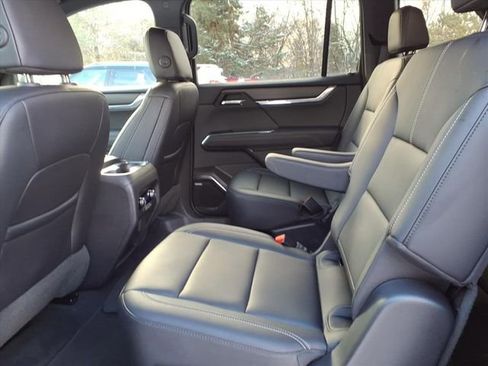 Used 2024 GMC Acadia Elevation image 10