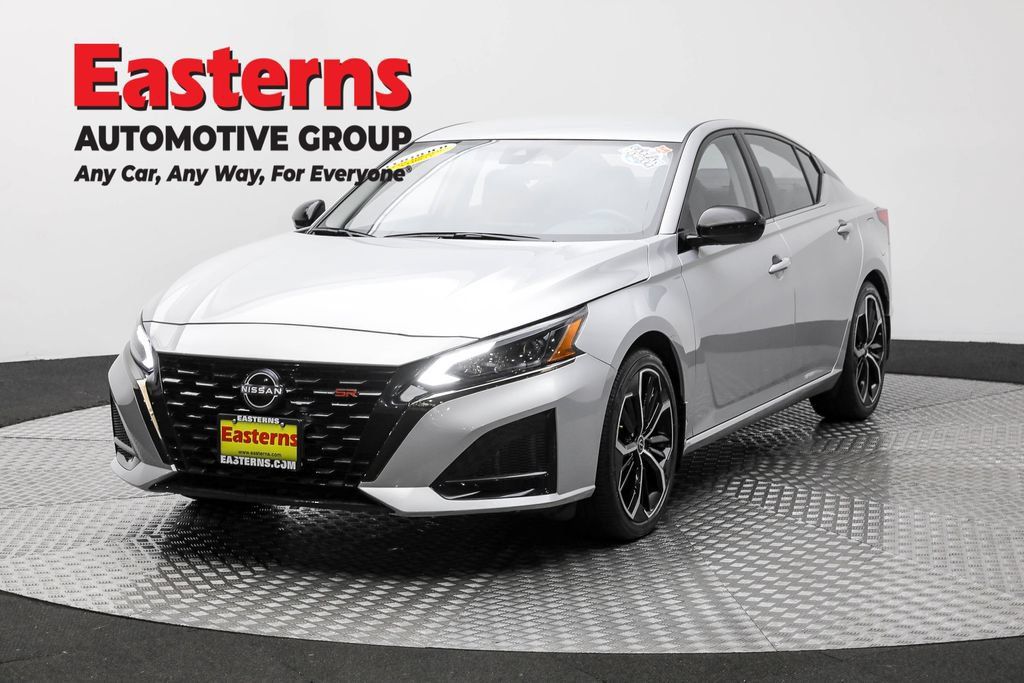 Used 2023 Nissan Altima 2.5 SR FWD image 1