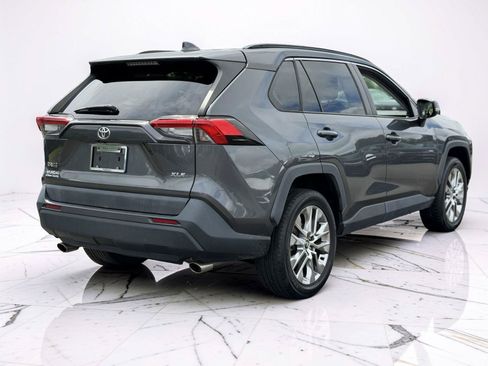 Used 2020 Toyota RAV4 XLE Premium FWD image 2