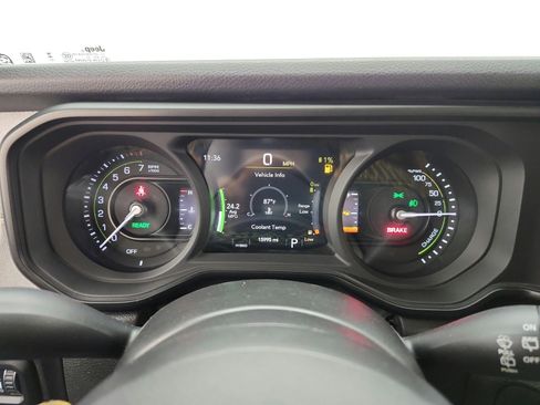 Used 2024 Jeep Wrangler Unlimited w/ Convenience Group AWD/4WD image 10