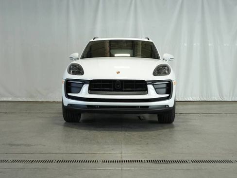 Certified 2025 Porsche Macan AWD/4WD image 10