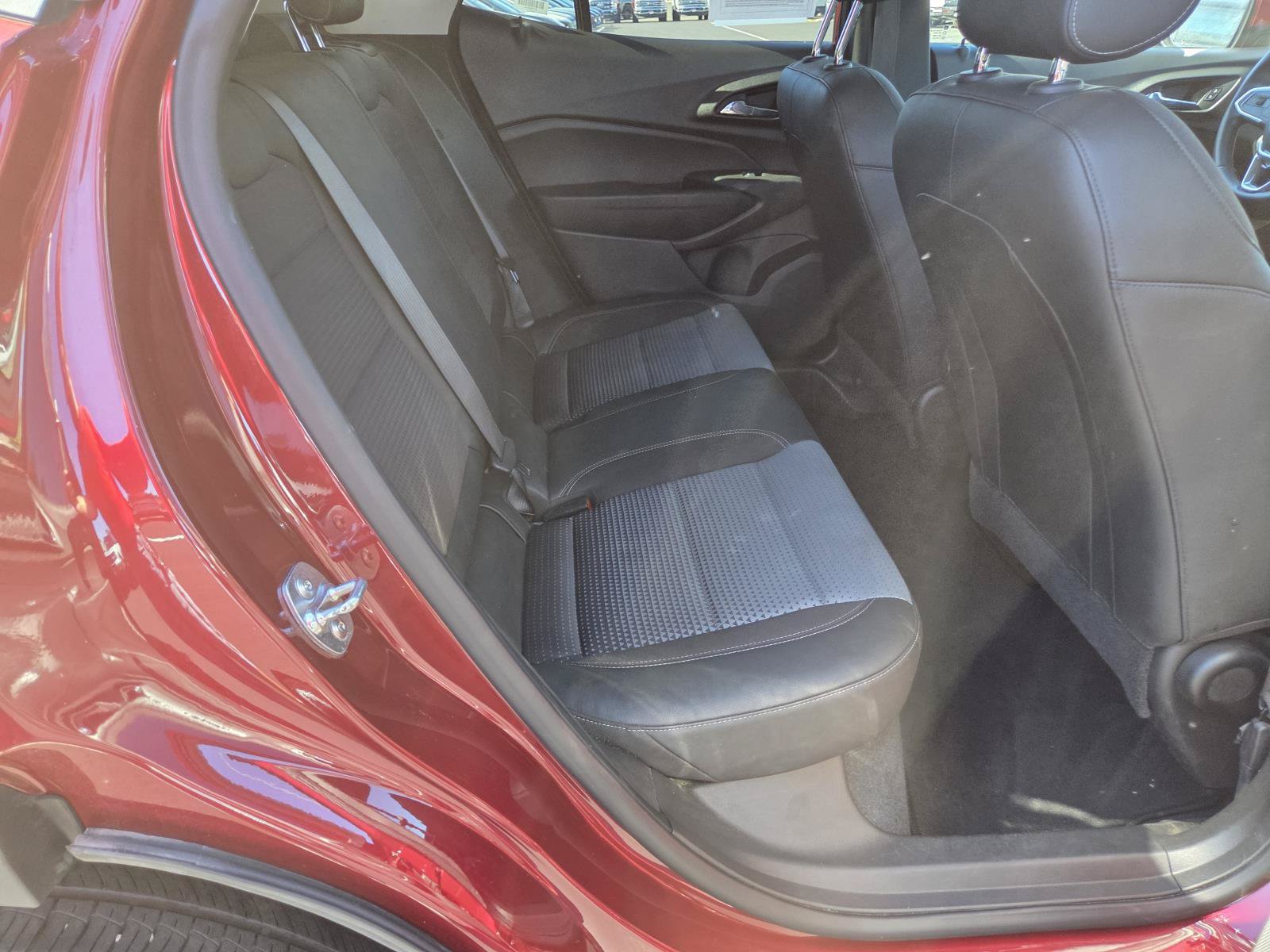 Used 2025 Chevrolet Trax LT w/ LT Convenience Package FWD image 18