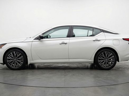 Used 2025 Nissan Altima 2.5 SV image 5