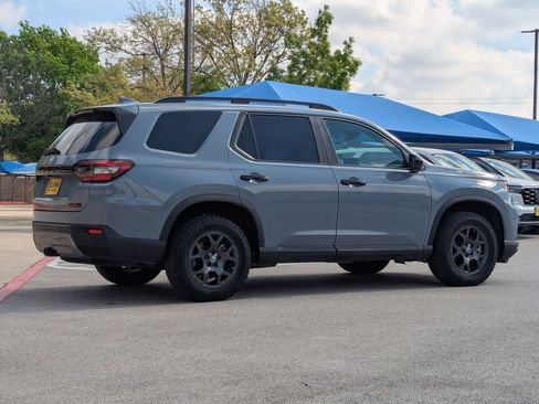 Certified 2024 Honda Pilot TrailSport image 3