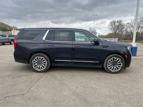 Used 2024 GMC Yukon Denali Ultimate AWD/4WD image 9
