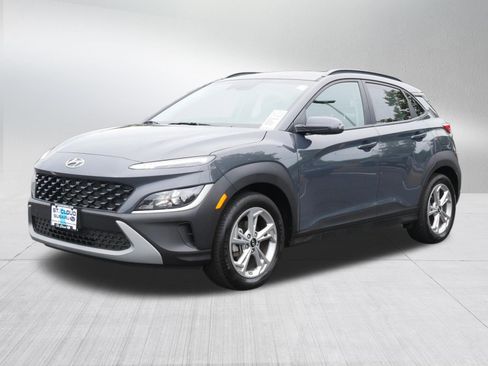 Used 2023 Hyundai Kona SEL w/ Convenience Package FWD image 3