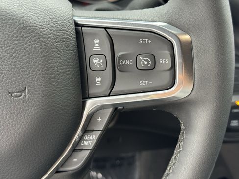 Used 2025 RAM 2500 Laramie AWD/4WD image 23
